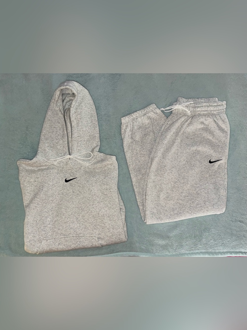 Women’s Nike Phoenix Light Gray Fleece Hoodie & Sweatpants Set Size Large